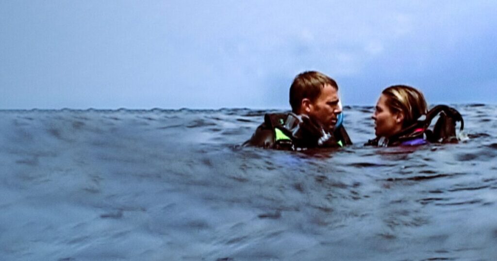 Open Water (2003) similar movie to fall